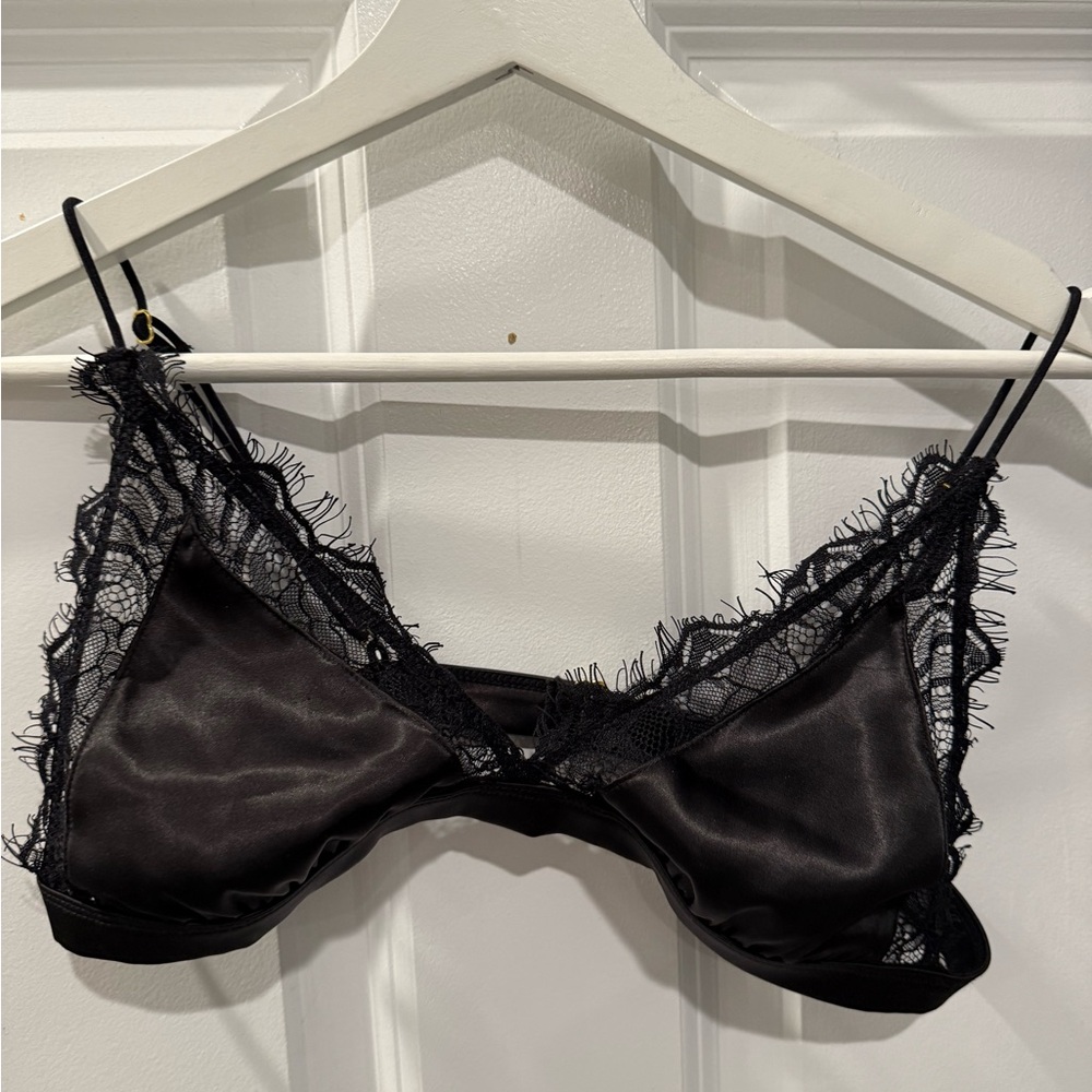Chic Black Lace Trim Bralette